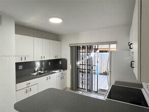 7693 W 29th Ln in Hialeah, FL - Building Photo - Building Photo