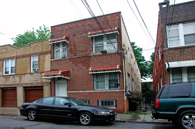 739 E 213th St in Bronx, NY - Building Photo - Building Photo