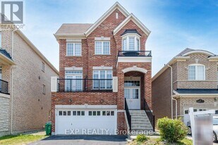5 Appleaire Cres in Brampton, ON - Building Photo