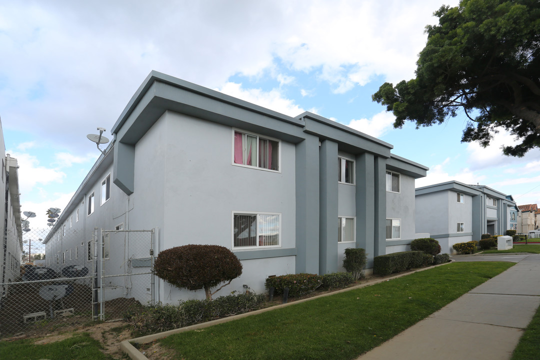 Ambassador Apartments in Santa Maria, CA - Building Photo