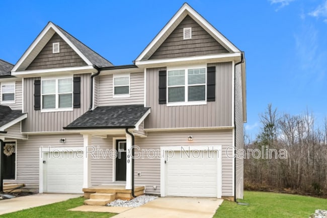 300 Beaumont Cir in Clemmons, NC - Foto de edificio - Building Photo