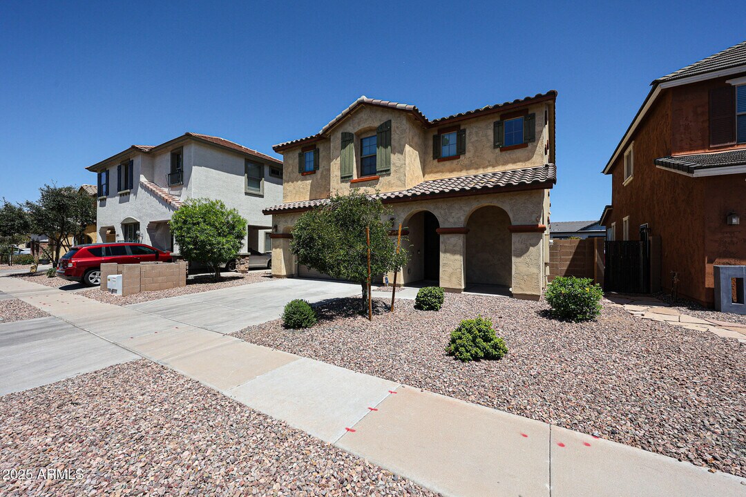 8958 W State Ave in Glendale, AZ - Building Photo