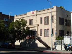 2919 W 8th Street in Los Angeles, CA - Building Photo - Building Photo