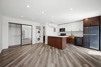 6307 Elgin St. in Los Angeles, CA - Foto de edificio - Building Photo