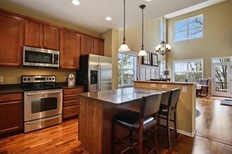 18121 Kindred Ct in Lakeville, MN - Building Photo - Building Photo