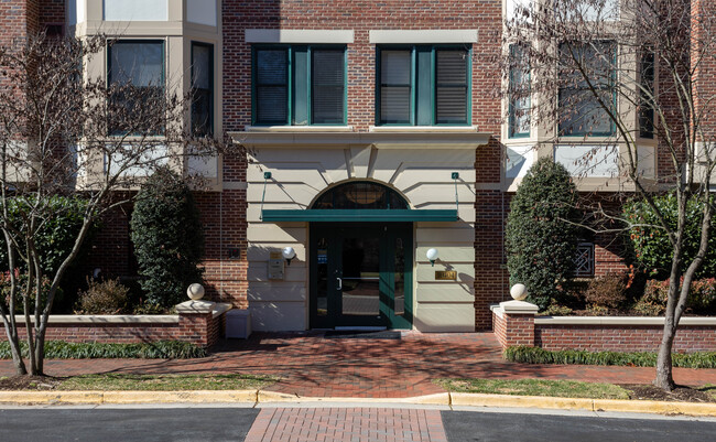 Strathmore Park at Grosvenor in Rockville, MD - Building Photo - Building Photo