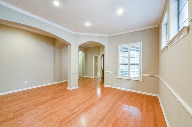 property at 21315 Pennshore Ln