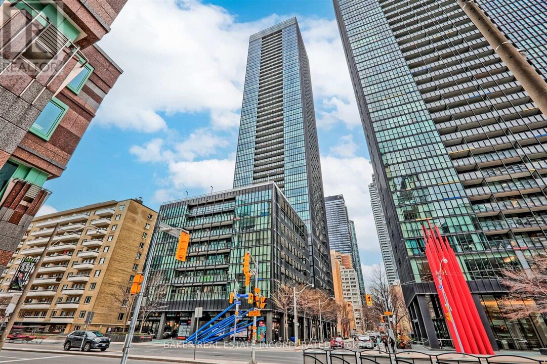 101-1101 Charles St E in Toronto, ON - Building Photo