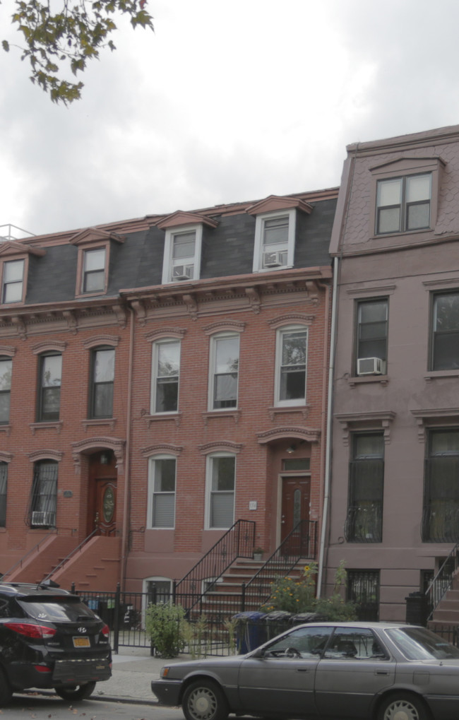 174 Macon St in Brooklyn, NY - Building Photo - Building Photo