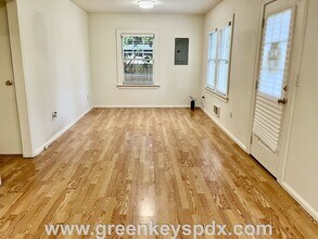 12047 SE Boise St in Portland, OR - Building Photo - Building Photo