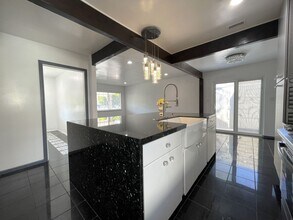 8824 Tyrone Ave in Los Angeles, CA - Building Photo - Building Photo