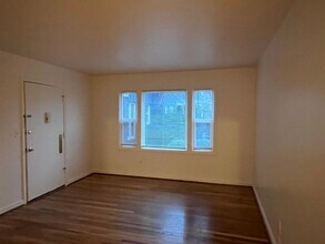 5209 E Burnside St in Portland, OR - Building Photo - Building Photo