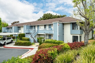Pacific Pointe Apartments in San Clemente, CA - Foto de edificio - Building Photo
