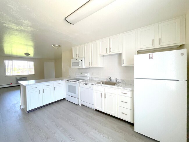 Lampliter Apartments - Utilities Included!* in Lakewood, CO - Building Photo - Building Photo