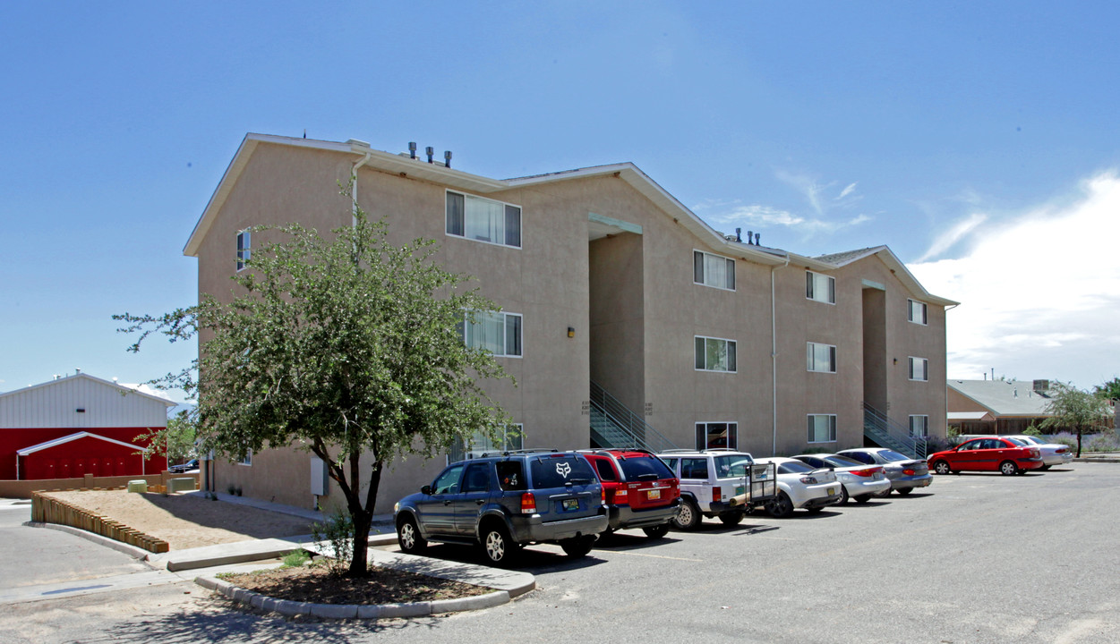 Hillridge Apartments in Los Lunas, NM - Foto de edificio