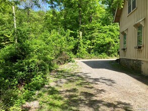 501-511 Lane Gate Rd in Cold Spring, NY - Foto de edificio - Building Photo