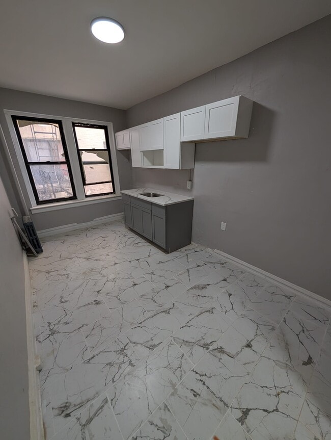 175 Ellis Ave, Unit 303