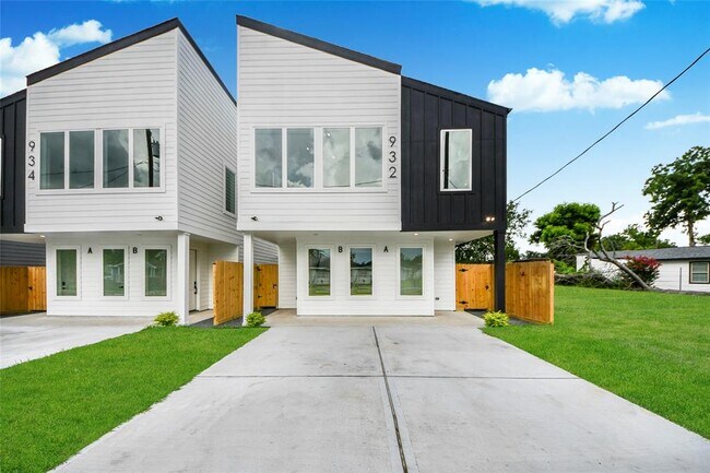 932 South Ln in Houston, TX - Building Photo - Building Photo