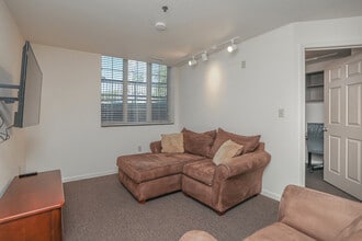 610 Springfield in Champaign, IL - Foto de edificio - Interior Photo