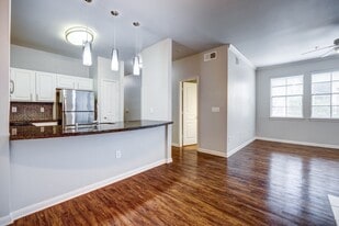 The Quarry Townhomes in San Antonio, TX - Building Photo