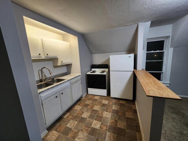 460 Rose Ln NE in Hutchinson, MN - Building Photo - Building Photo