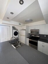 15525 Miami Lakeway N, Unit 207 in Miami Lakes, FL - Foto de edificio - Building Photo