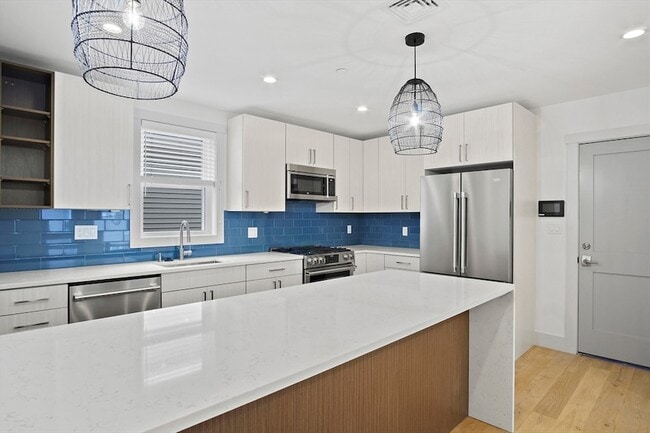 26 Crescent Ave, Unit 1 in Boston, MA - Building Photo - Building Photo