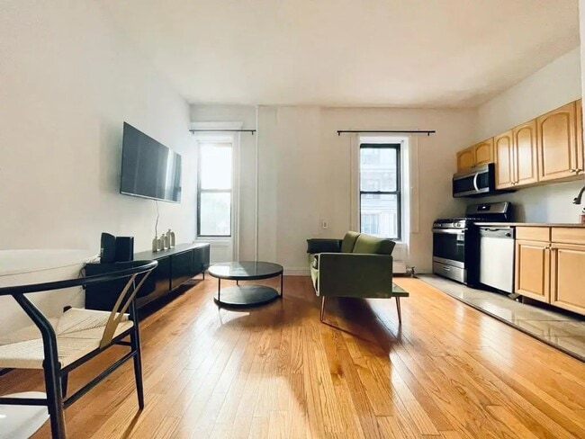 256 W 108th St in New York, NY - Building Photo - Building Photo