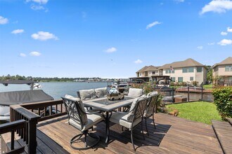 331 Old Aqua Landing E in Montgomery, TX - Building Photo - Building Photo