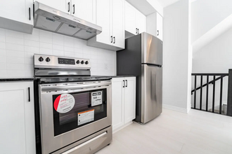557 Takamose Private in Ottawa, ON - Building Photo - Building Photo