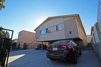 1631 N Harvar in Los Angeles, CA - Foto de edificio - Building Photo