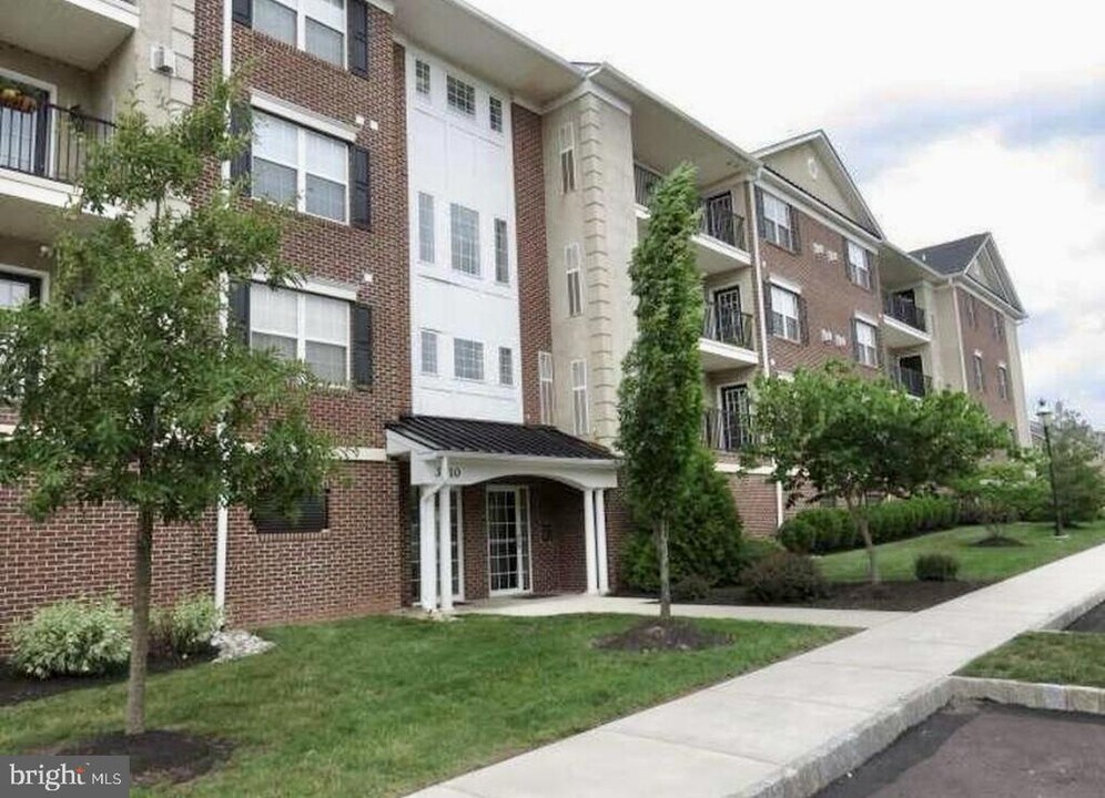 3910 Ashland Dr-Unit -112 in Harleysville, PA - Building Photo