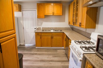 1466 Casa Vista Dr, Unit 6 in Pomona, CA - Building Photo - Building Photo