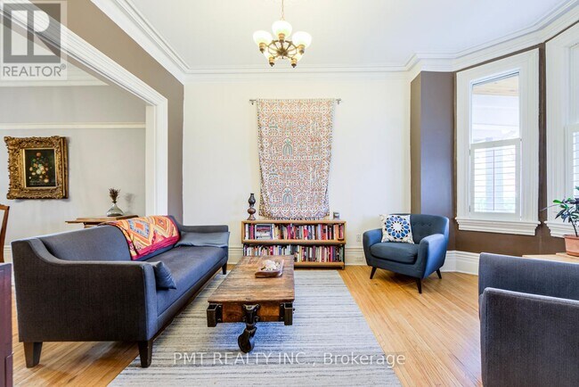 19 Churchill Ave in Toronto, ON - Building Photo - Building Photo