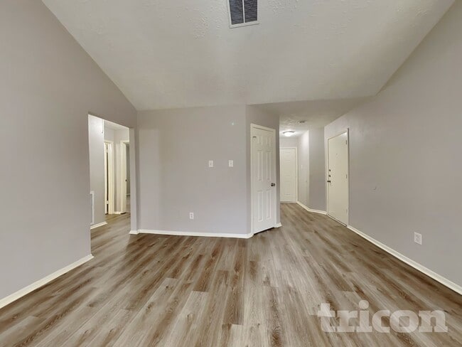 7822 Breda Dr in Baytown, TX - Foto de edificio - Building Photo