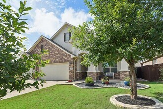 250 N Sage Hollow in Dripping Springs, TX - Building Photo - Building Photo