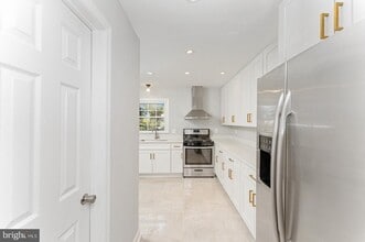 13742 Penwith Ct, Unit UL 1 in Chantilly, VA - Foto de edificio - Building Photo