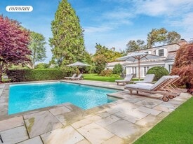 46 Woods Ln in East Hampton, NY - Building Photo