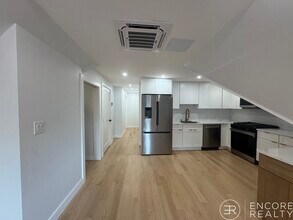 12 Sewall Ave in Winthrop, MA - Foto de edificio - Building Photo