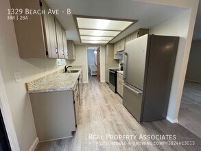 1329 Beach Ave-Unit -B in Marysville, WA - Building Photo - Building Photo