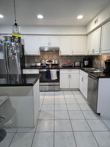 810 Sandtree Dr in Palm Beach Gardens, FL - Building Photo