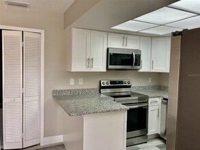 5008 Manatee Ave W in Bradenton, FL - Foto de edificio - Building Photo