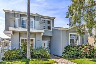 2512 Huntington Ln in Redondo Beach, CA - Building Photo