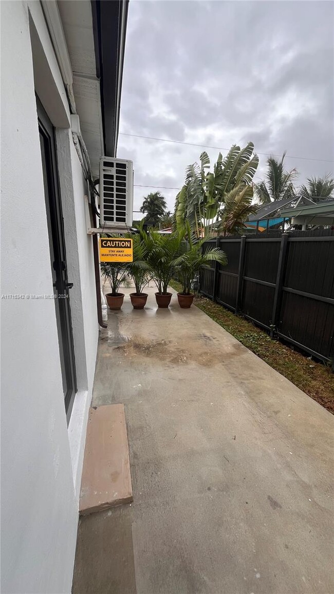 17860 SW 113th Ave in Miami, FL - Building Photo - Building Photo