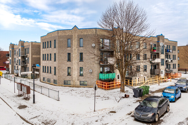 7364 André-Ampère Av in Montréal, QC - Building Photo - Building Photo