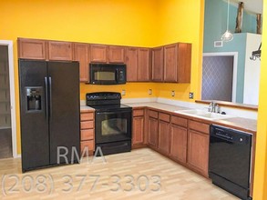 230 E Havasupai St in Meridian, ID - Building Photo - Building Photo