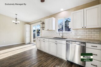 1015 Vondelpark Dr in Colorado Springs, CO - Building Photo - Building Photo