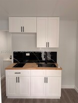 2254 NW 102nd St in Miami, FL - Building Photo