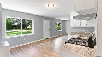 826 Sherron Ave in Baker, LA - Foto de edificio - Building Photo