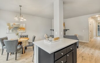 16195 SW Holland Ln in Sherwood, OR - Building Photo - Building Photo